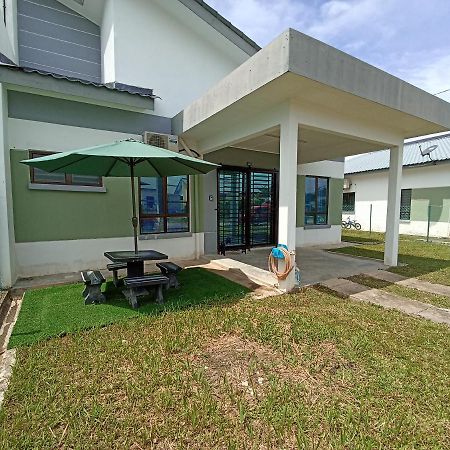 Aisya Homestay Bajet Karak Setia Esterno foto