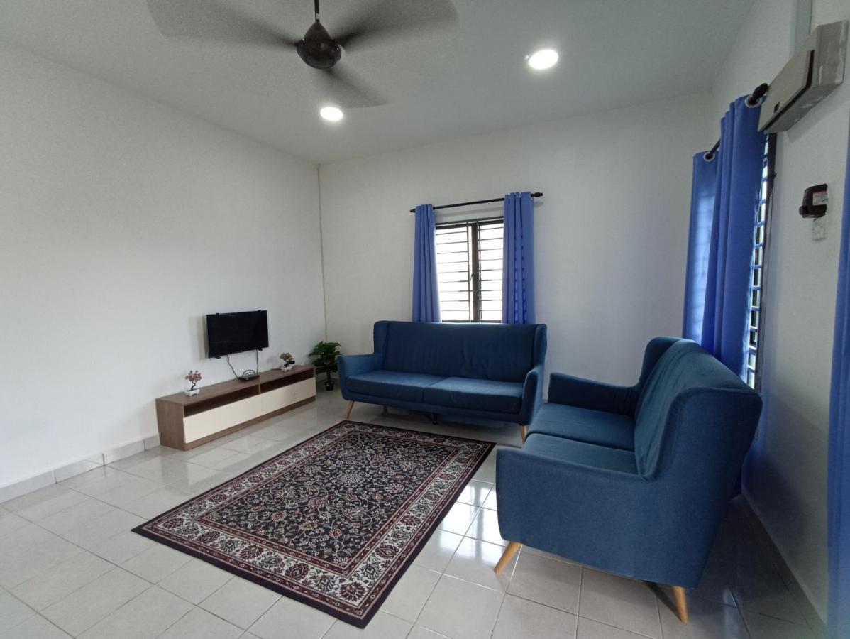 Aisya Homestay Bajet Karak Setia Esterno foto