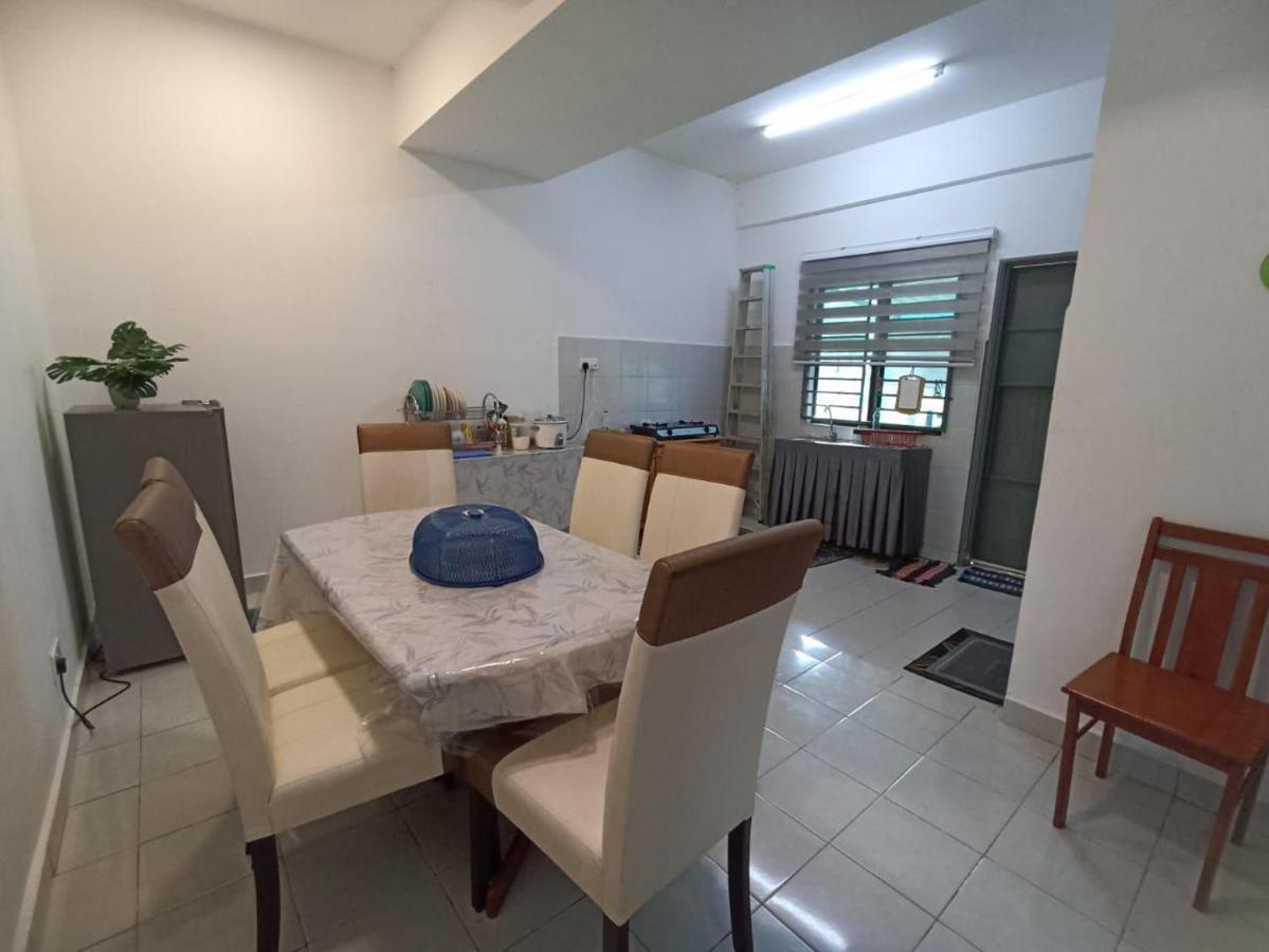 Aisya Homestay Bajet Karak Setia Esterno foto